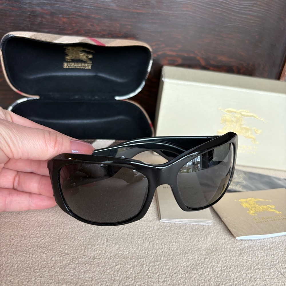 Authentic Burberry B4037 Black Rectangular Sungla… - image 2